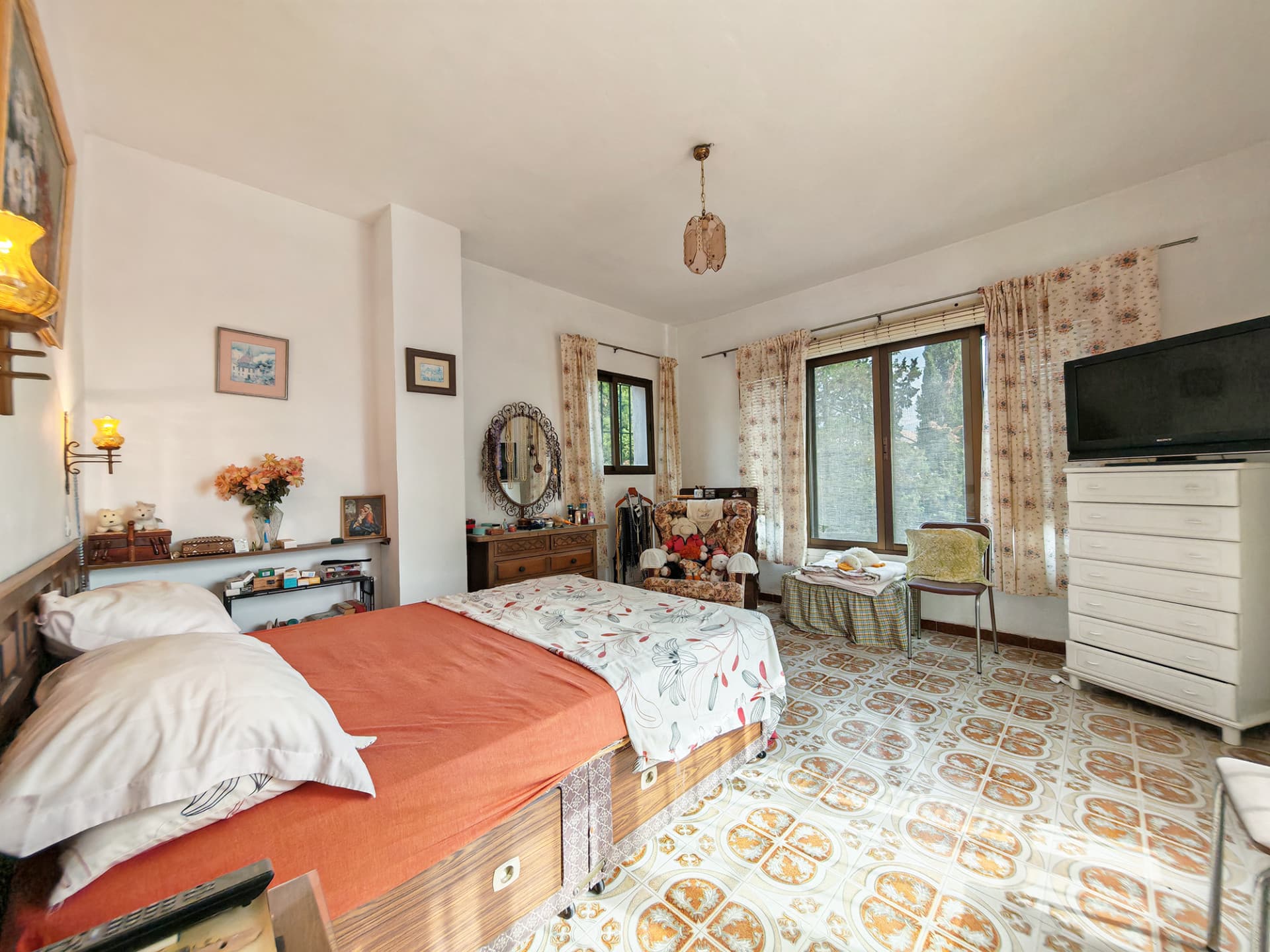 Villa Renovation Opportunity with Two Independent Guest Bungalows Near Mijas Pueblo