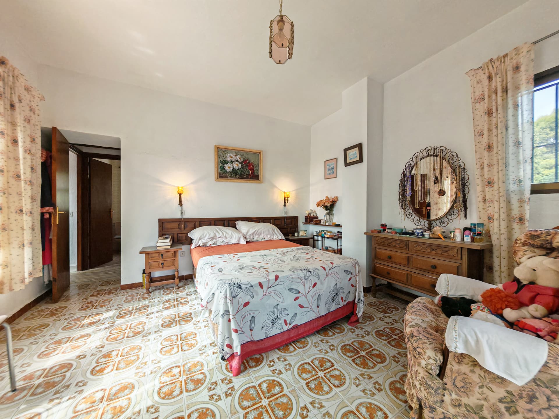 Villa Renovation Opportunity with Two Independent Guest Bungalows Near Mijas Pueblo