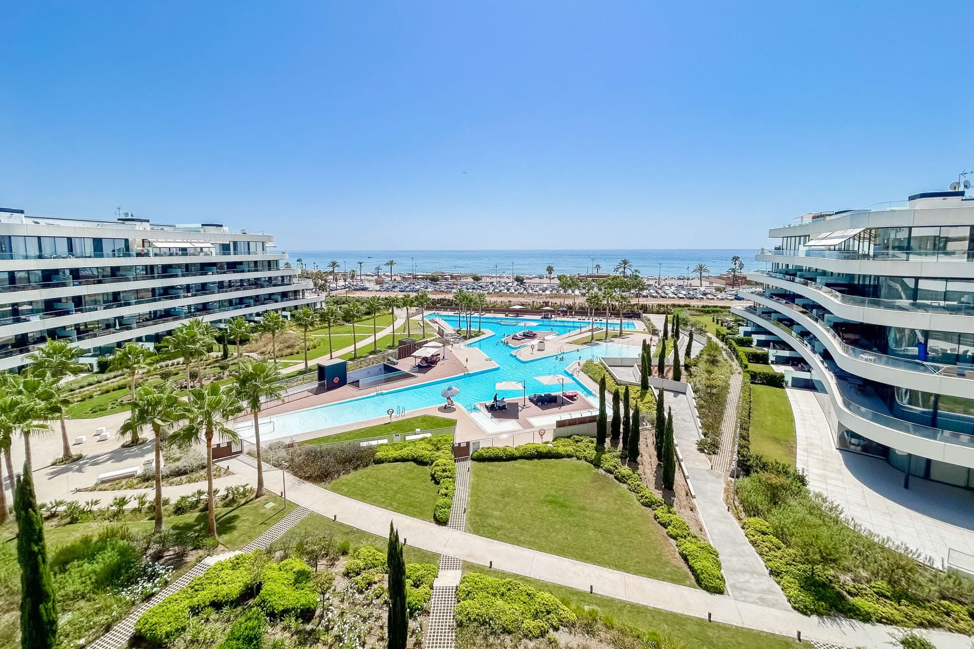 Exceptional two-level penthouse with a private pool in the prestigious Residencial Nereidas