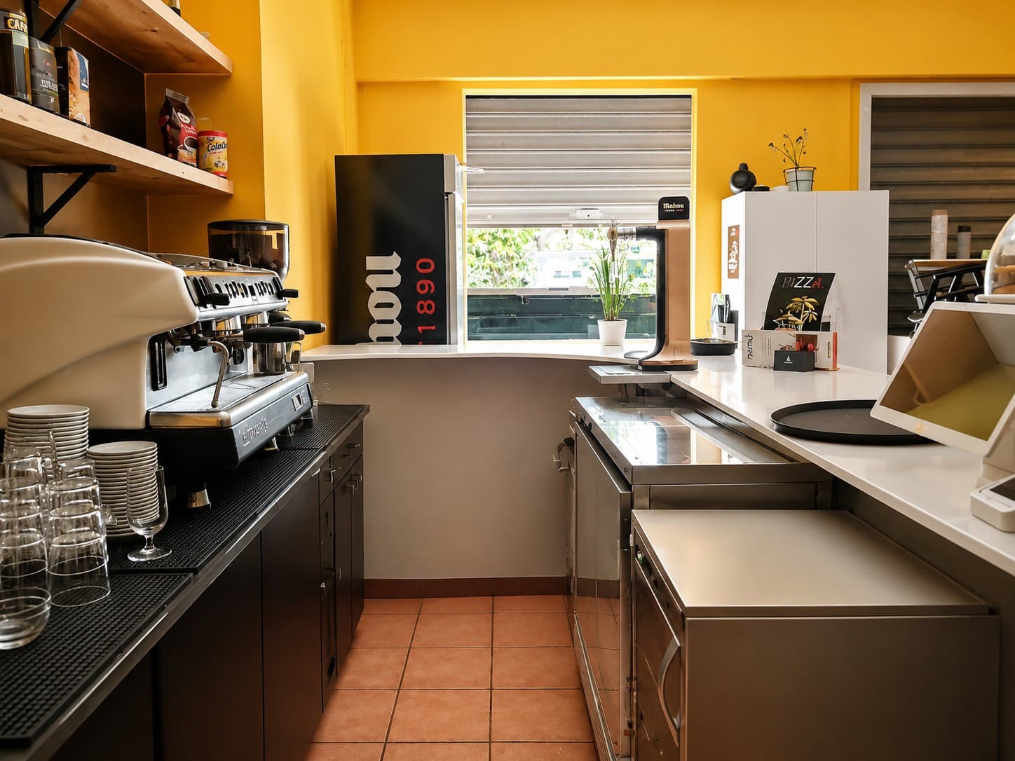 Italian Café & Gelato Shop for Transfer in Málaga | Fully Equipped | Ready to Operate