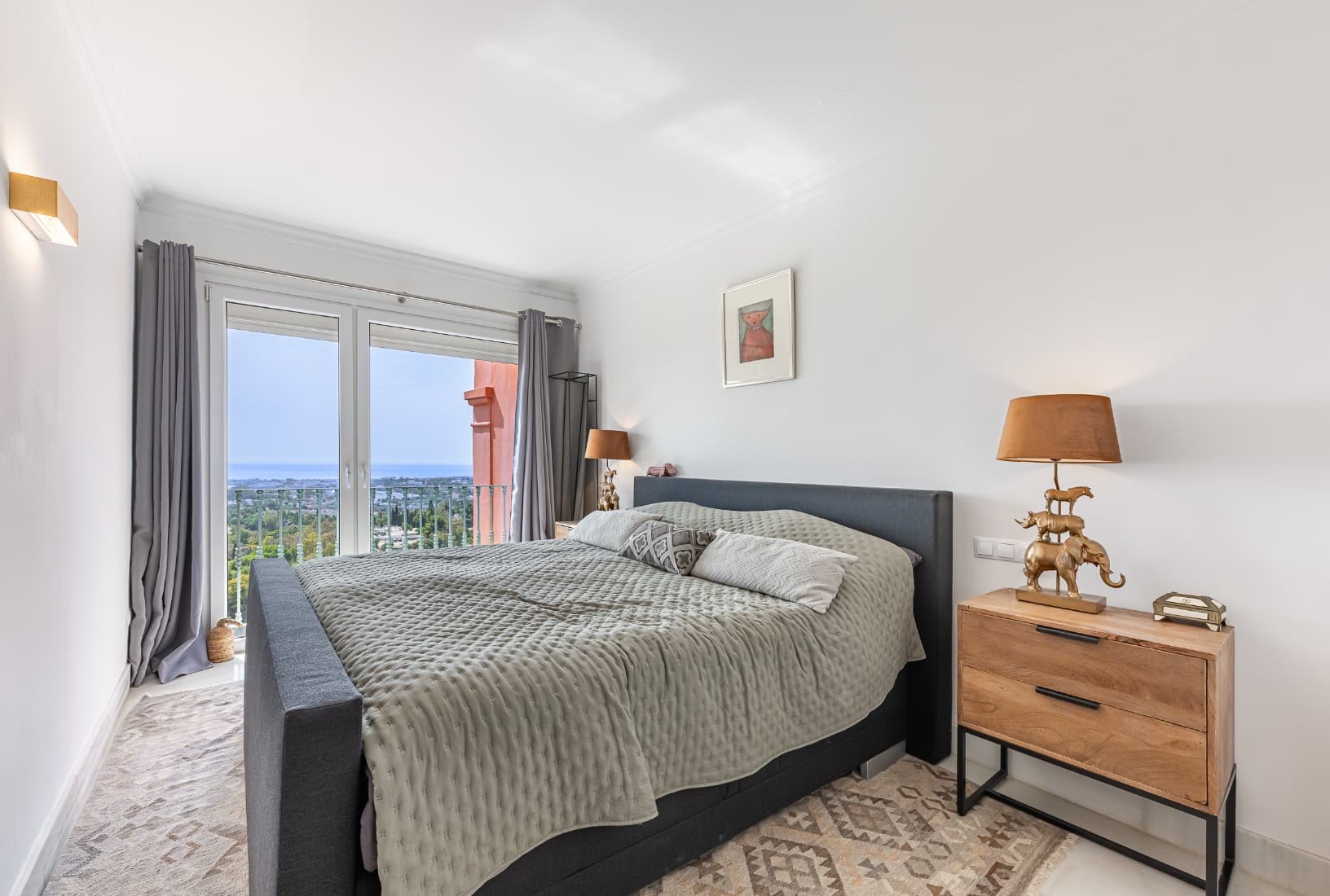 Exclusive Duplex Reformed with Panoramic Sea Views in La Quinta, Benahavís