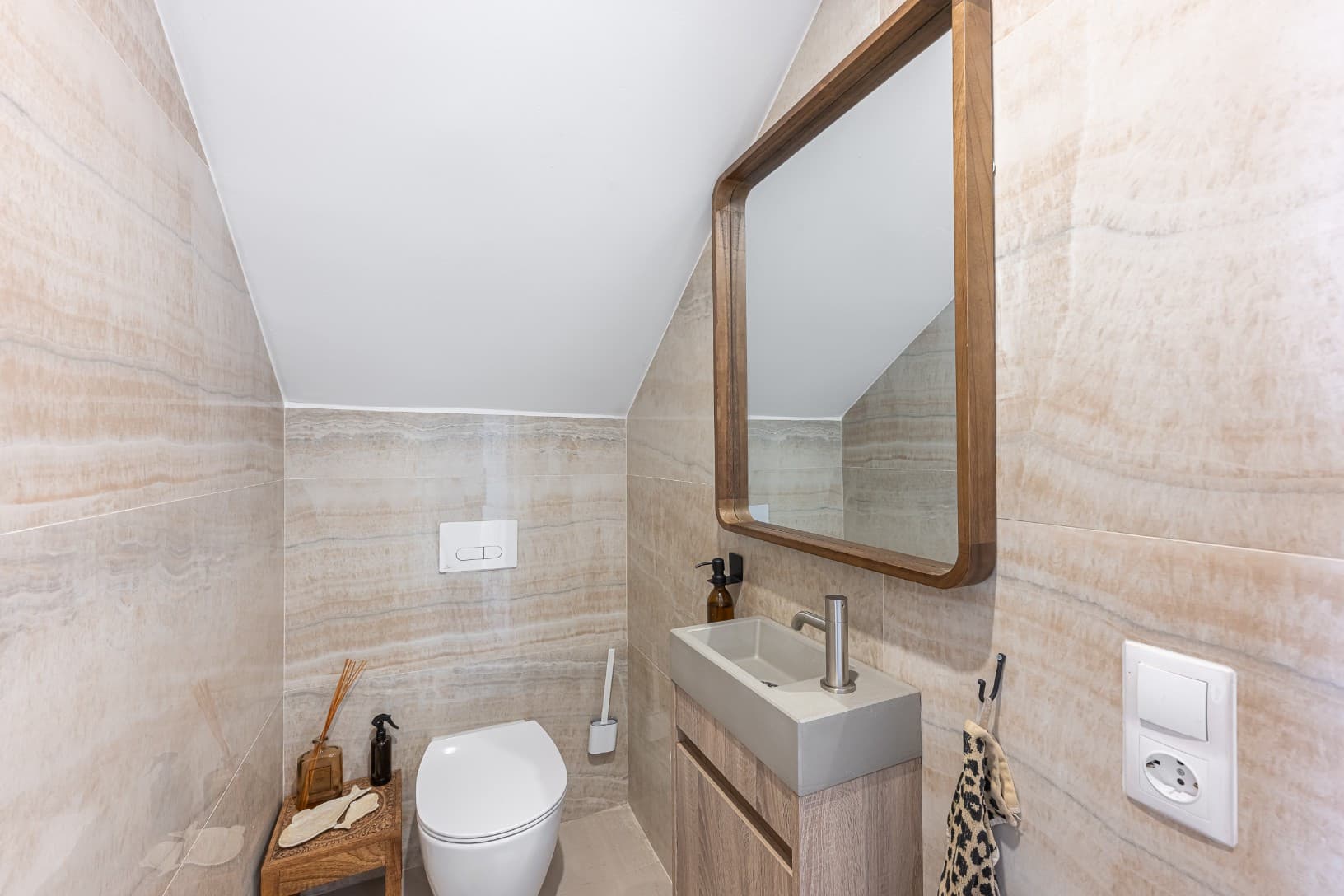 Exclusive Duplex Reformed with Panoramic Sea Views in La Quinta, Benahavís