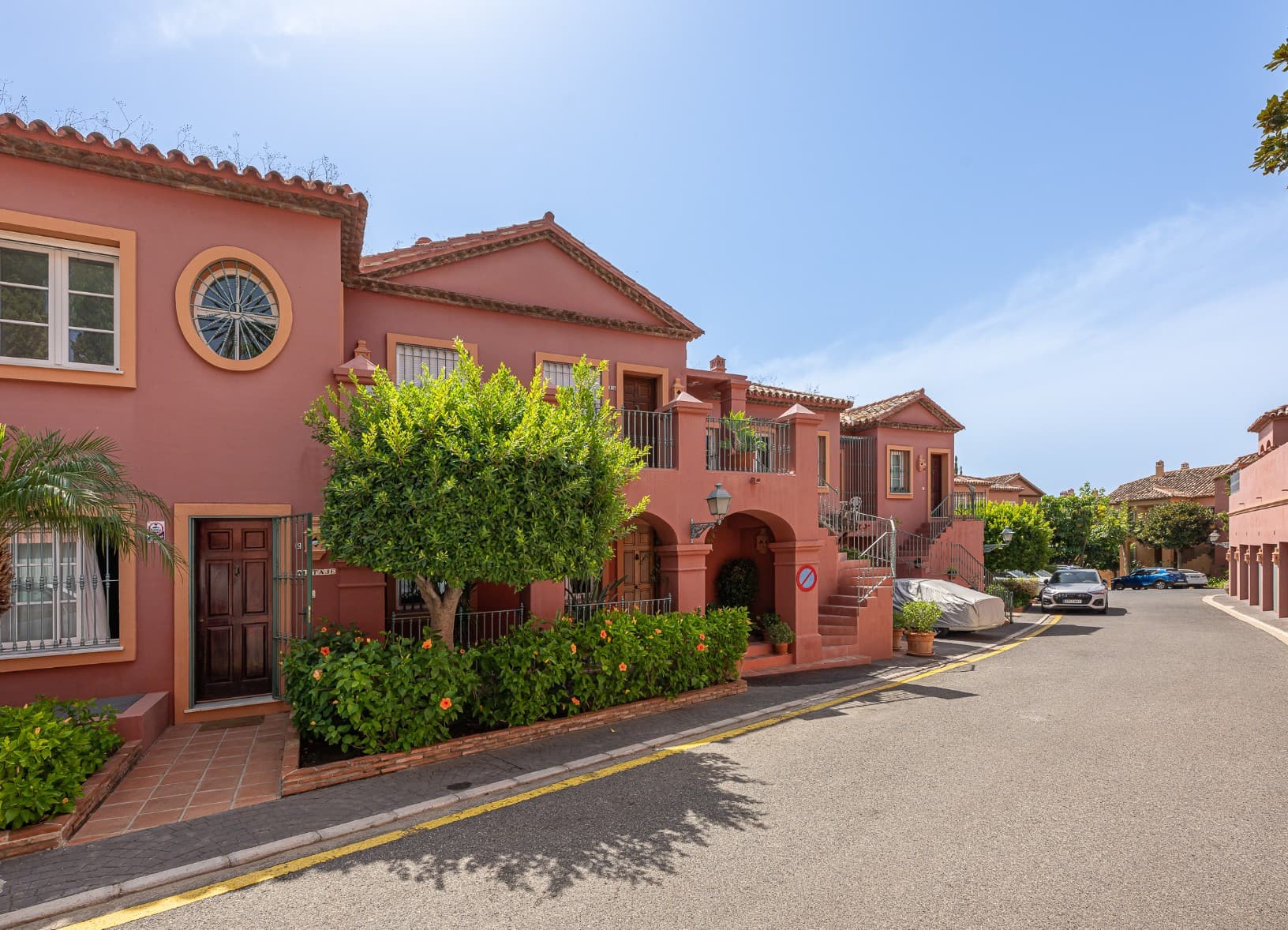 Exclusive Duplex Reformed with Panoramic Sea Views in La Quinta, Benahavís