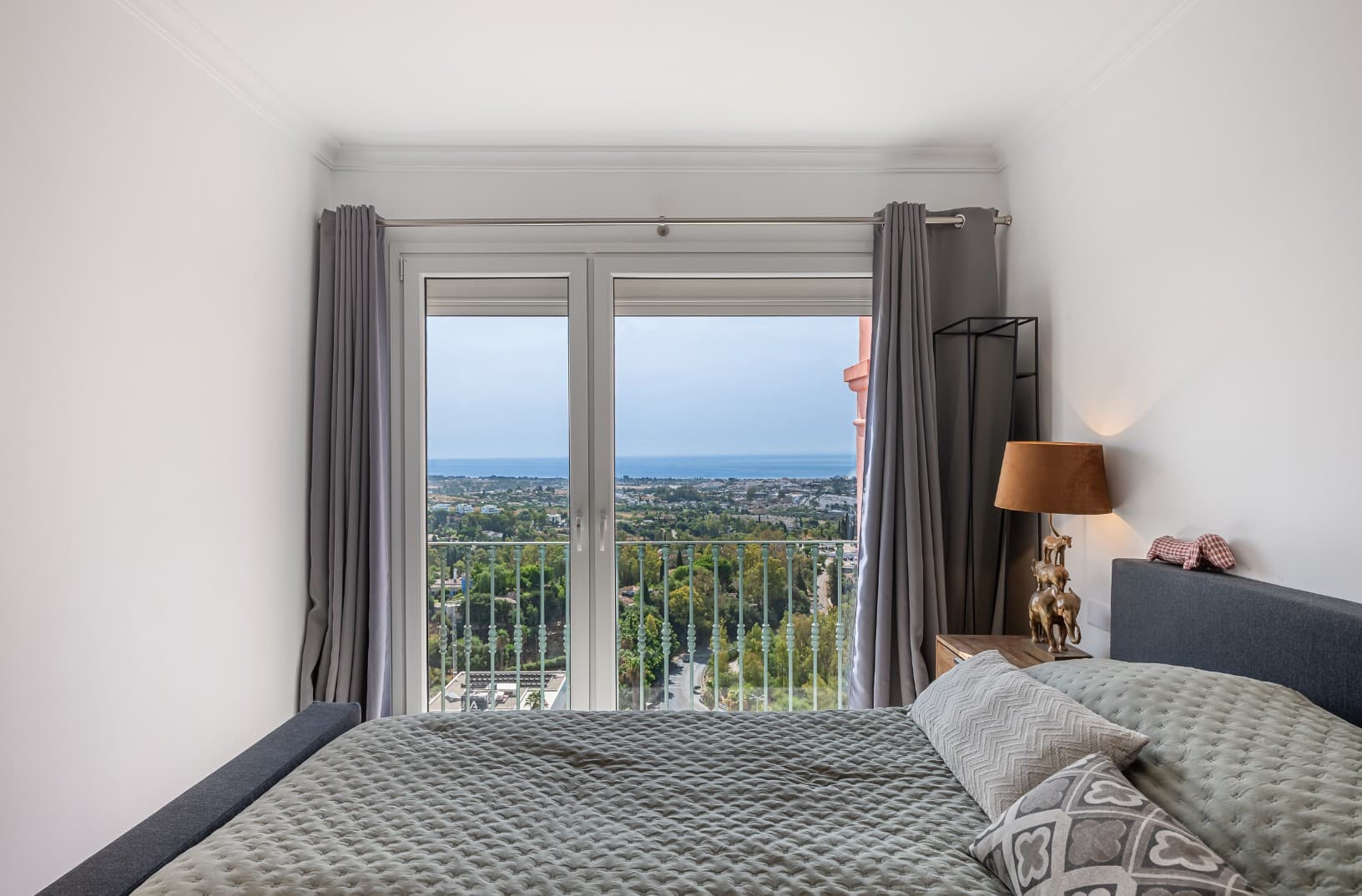 Exclusive Duplex Reformed with Panoramic Sea Views in La Quinta, Benahavís