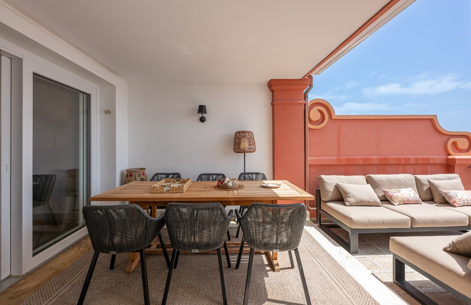 Exclusive Duplex Reformed with Panoramic Sea Views in La Quinta, Benahavís