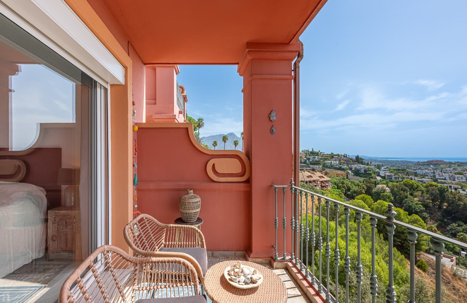 Exclusive Duplex Reformed with Panoramic Sea Views in La Quinta, Benahavís