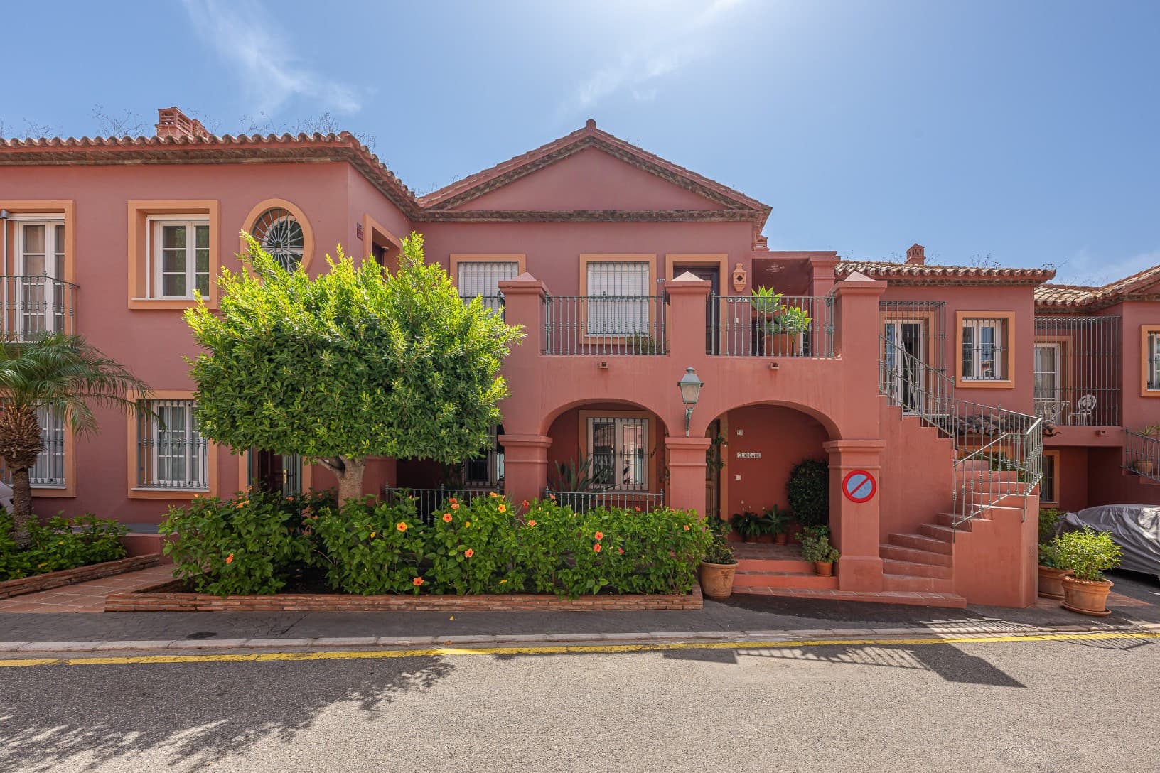 Exclusive Duplex Reformed with Panoramic Sea Views in La Quinta, Benahavís