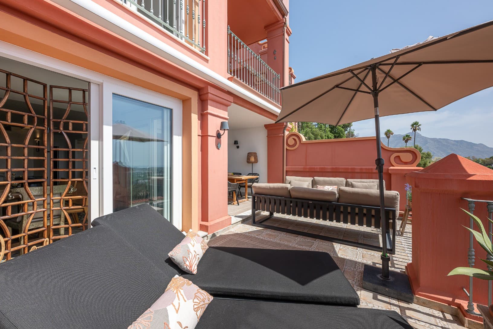 Exclusive Duplex Reformed with Panoramic Sea Views in La Quinta, Benahavís