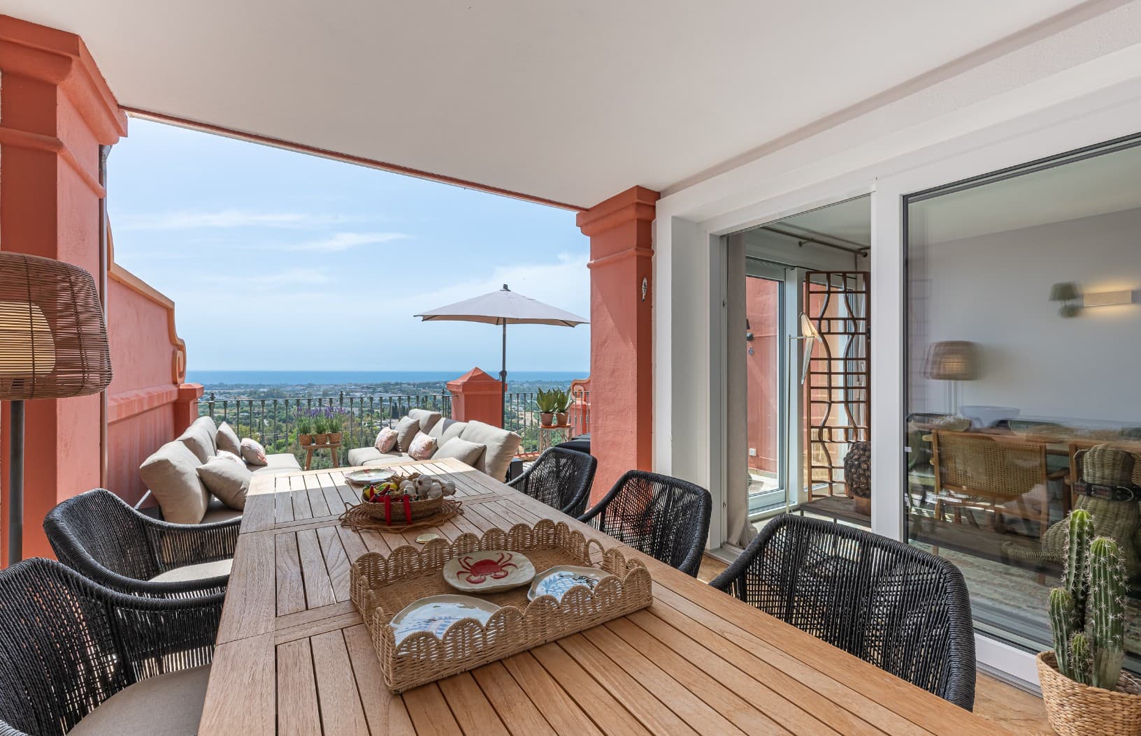 Exclusivo Dúplex Reformado con Vistas Panorámicas al Mar en La Quinta, Benahavís