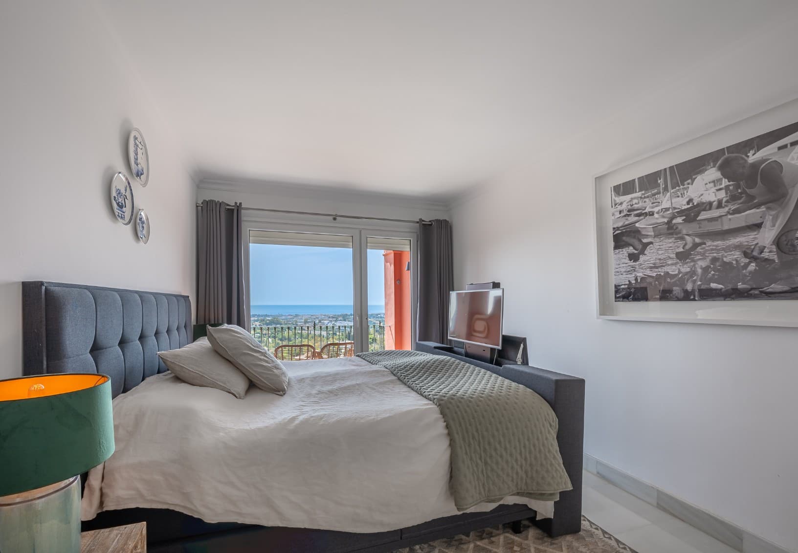 Exclusive Duplex Reformed with Panoramic Sea Views in La Quinta, Benahavís