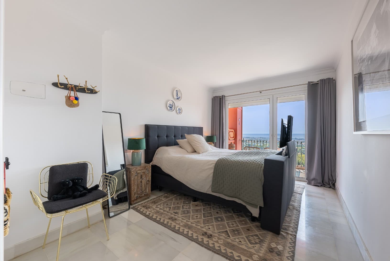 Exclusive Duplex Reformed with Panoramic Sea Views in La Quinta, Benahavís