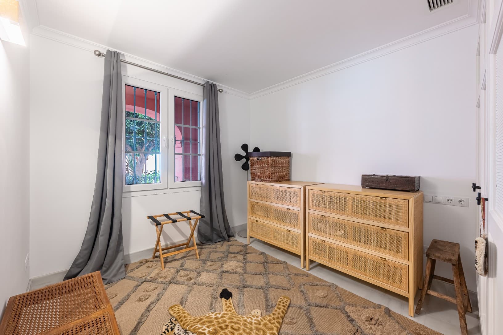 Exclusive Duplex Reformed with Panoramic Sea Views in La Quinta, Benahavís