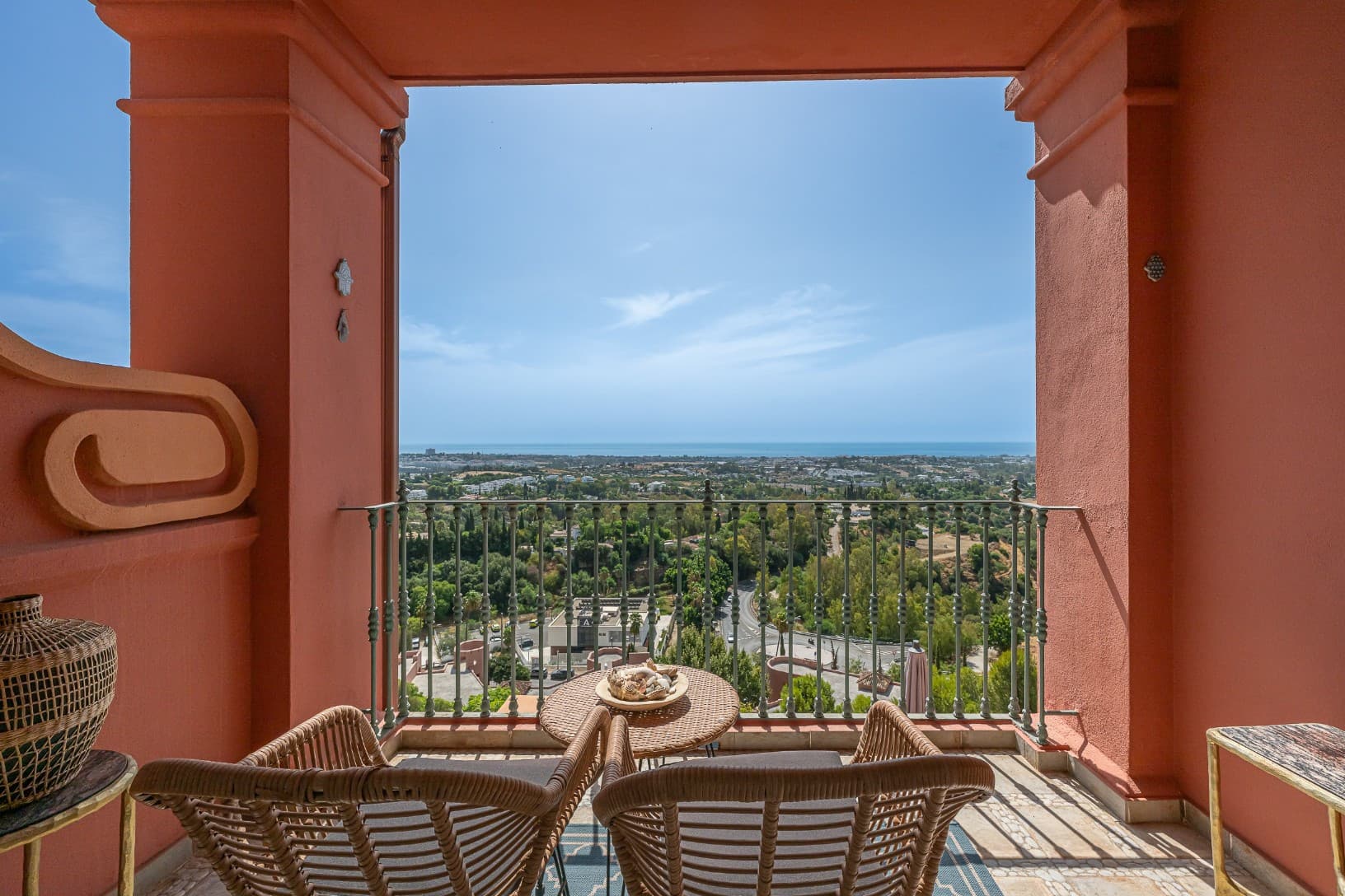 Exclusive Duplex Reformed with Panoramic Sea Views in La Quinta, Benahavís