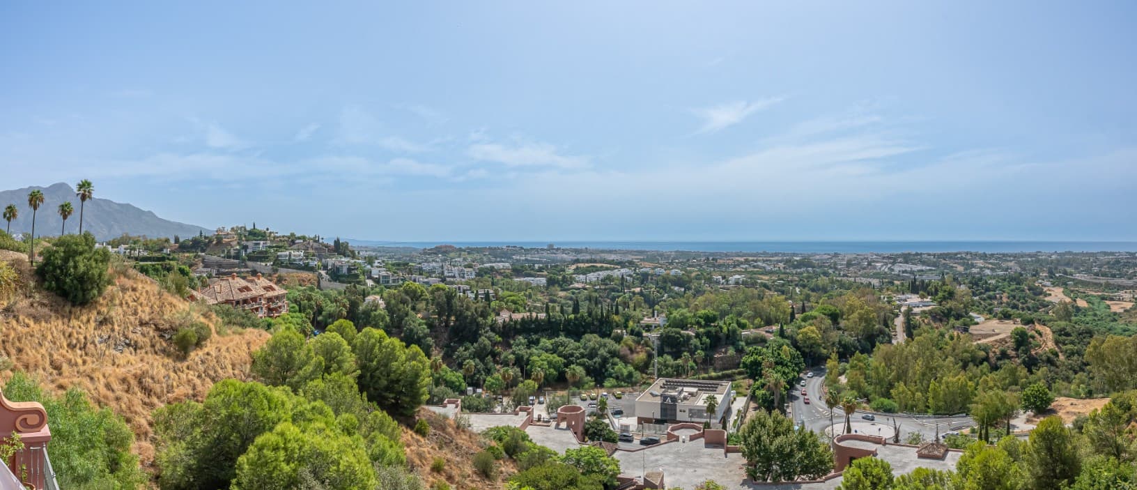 Exclusive Duplex Reformed with Panoramic Sea Views in La Quinta, Benahavís