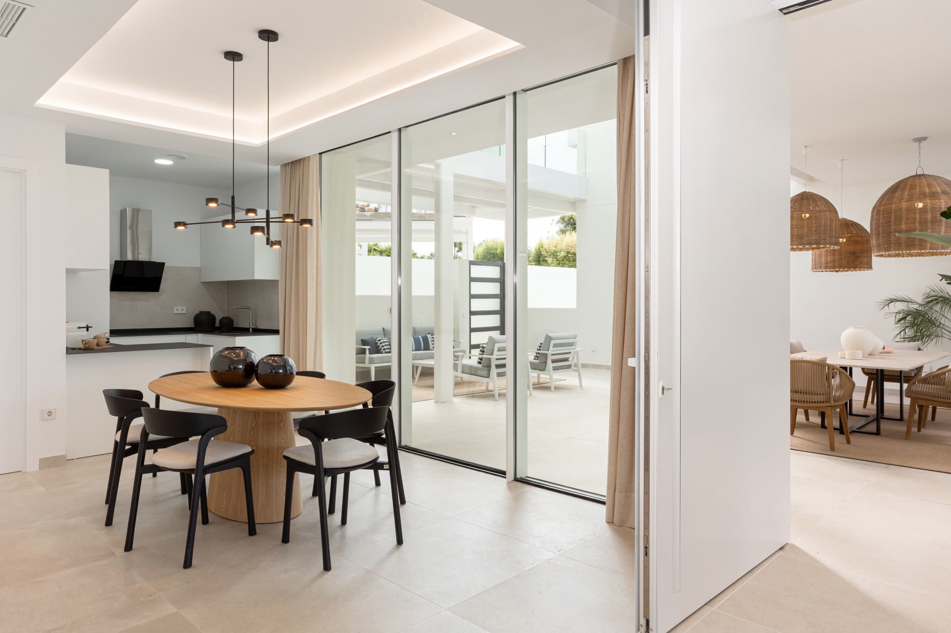Luxury villa in Marbella ready to move in, Valdeolletas area, with private pool and sea views