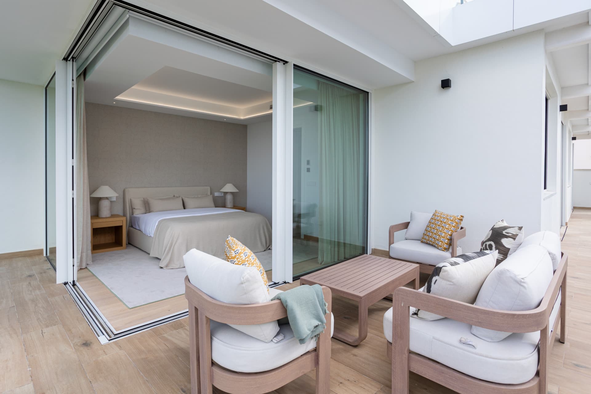 Luxury villa in Marbella ready to move in, Valdeolletas area, with private pool and sea views