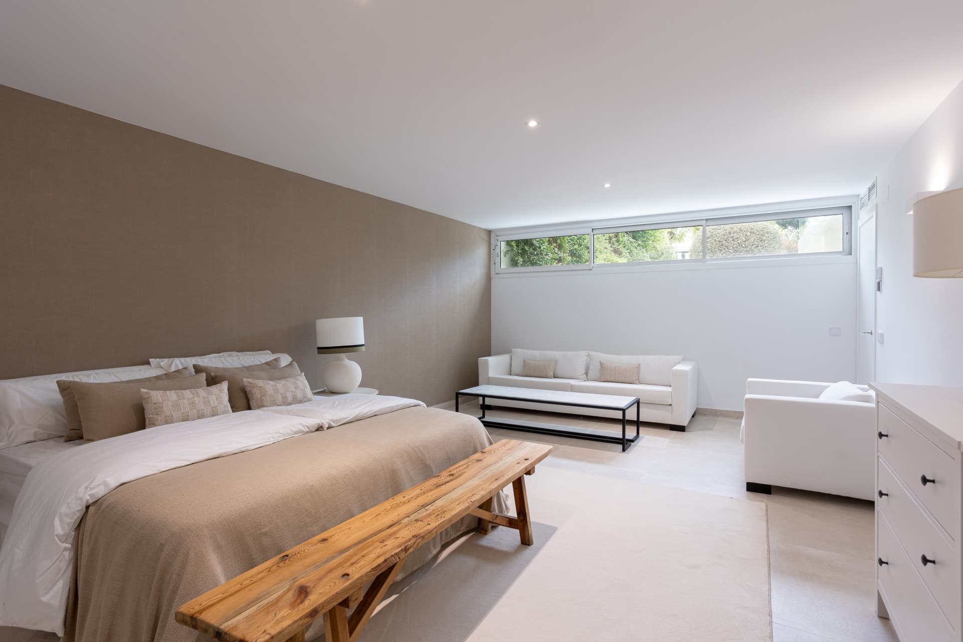 Luxury villa in Marbella ready to move in, Valdeolletas area, with private pool and sea views