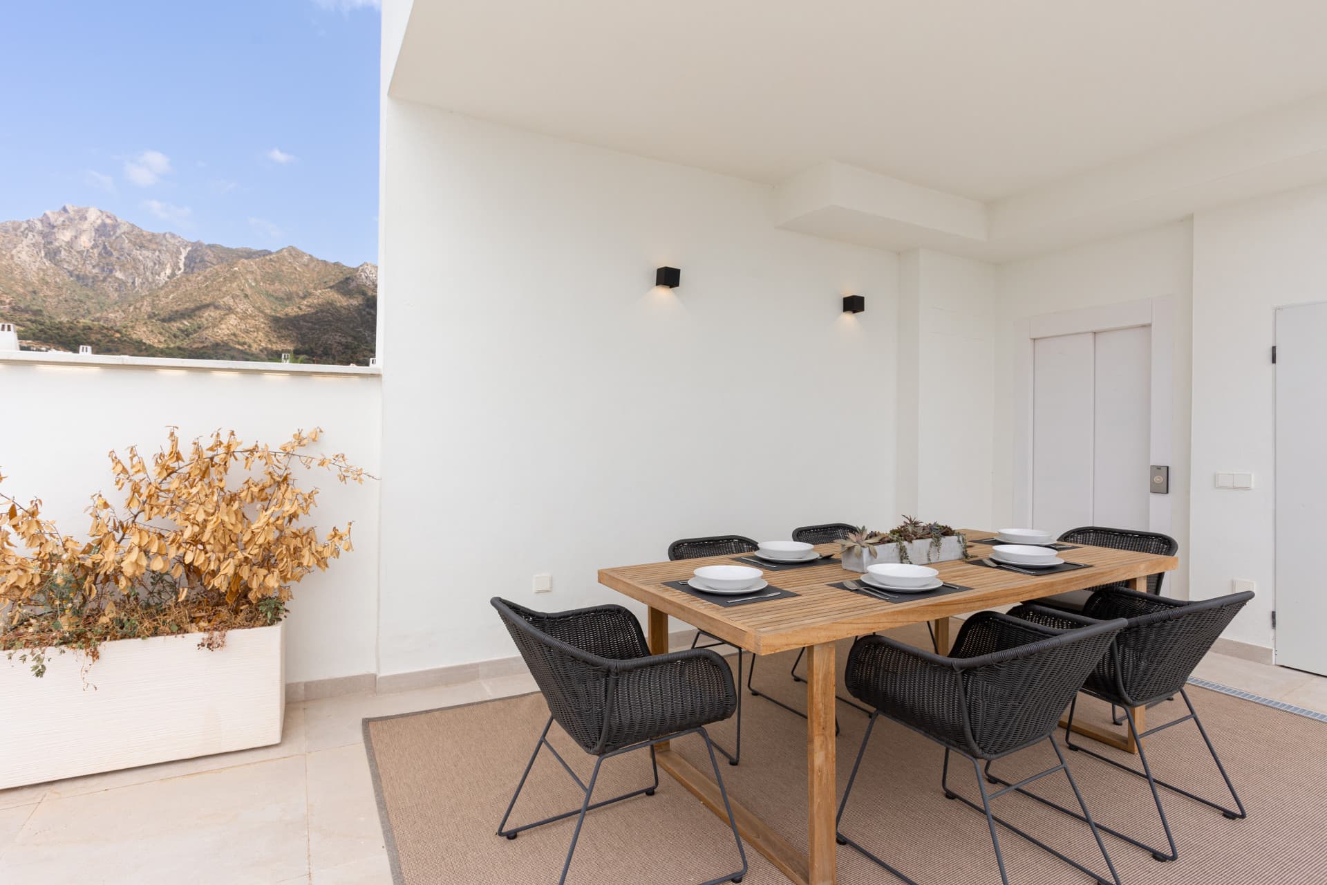 Luxury villa in Marbella ready to move in, Valdeolletas area, with private pool and sea views