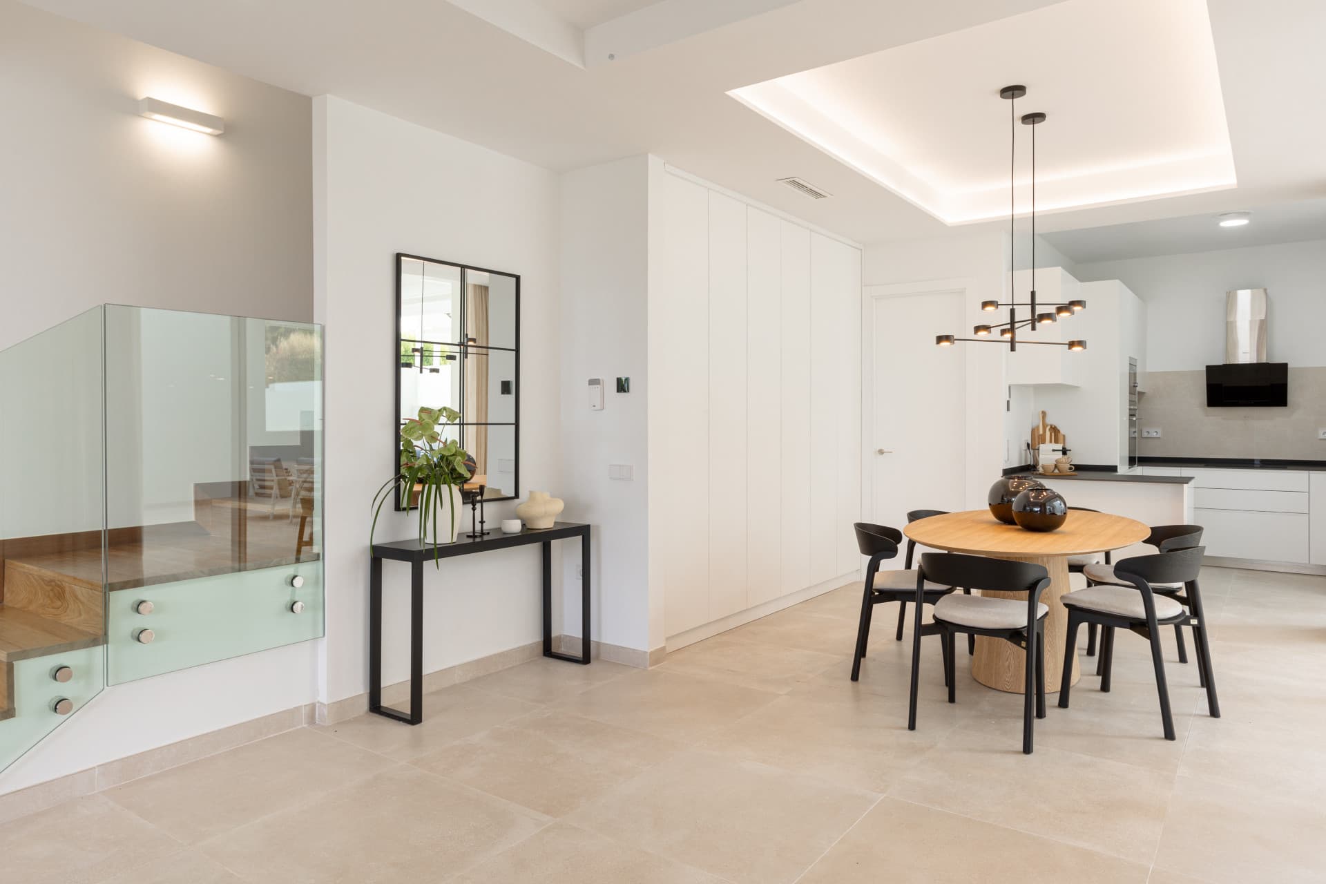 Luxury villa in Marbella ready to move in, Valdeolletas area, with private pool and sea views