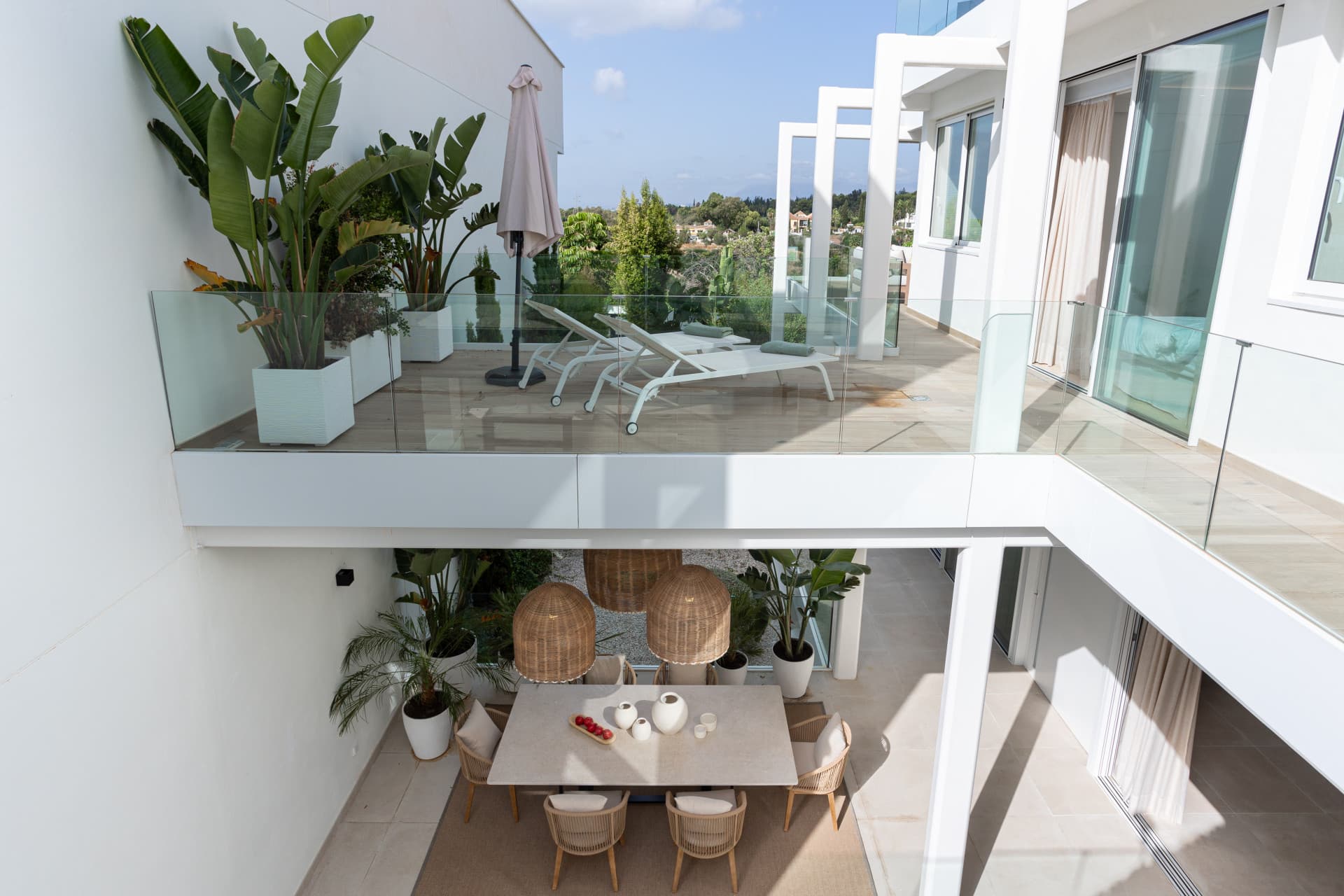 Luxury villa in Marbella ready to move in, Valdeolletas area, with private pool and sea views