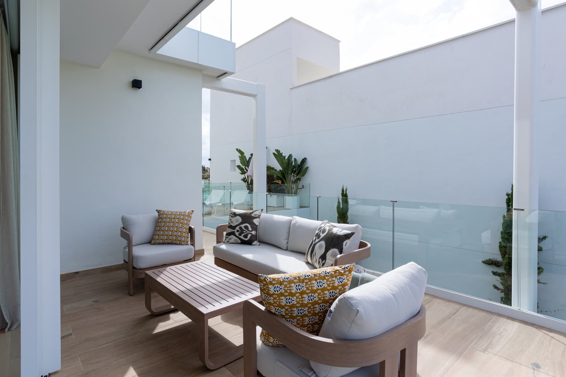 Luxury villa in Marbella ready to move in, Valdeolletas area, with private pool and sea views