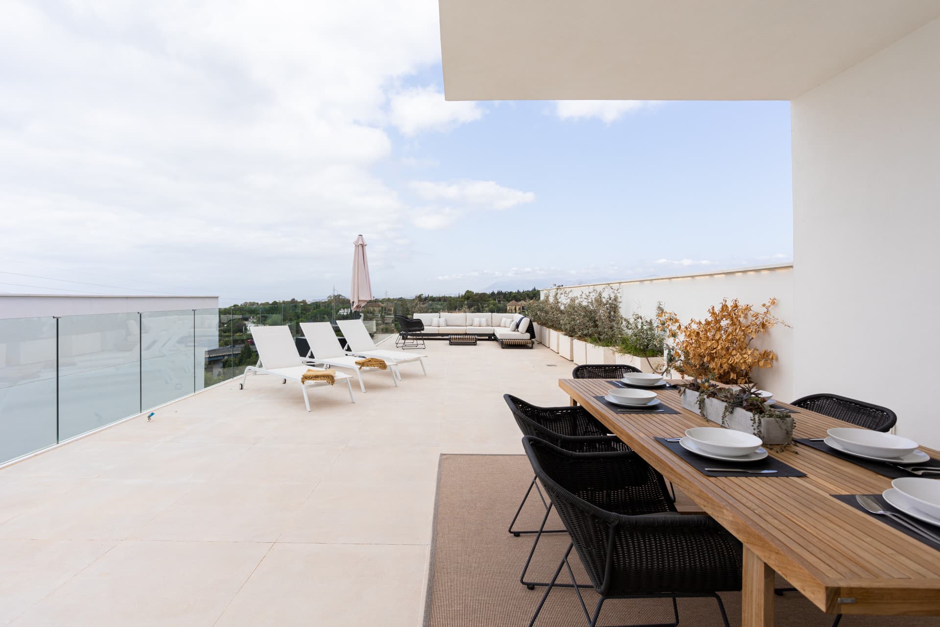 Luxury villa in Marbella ready to move in, Valdeolletas area, with private pool and sea views