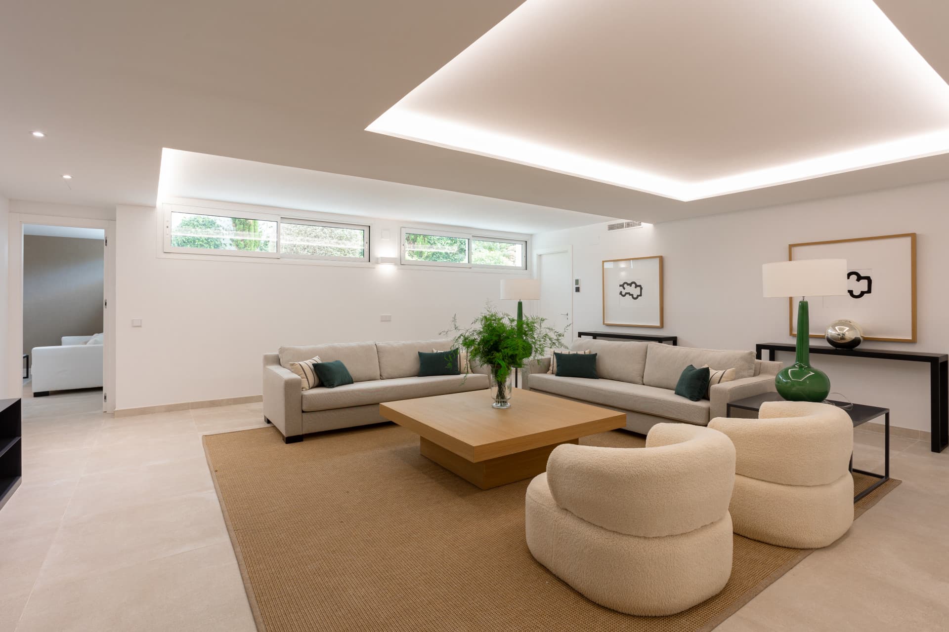 Luxury villa in Marbella ready to move in, Valdeolletas area, with private pool and sea views