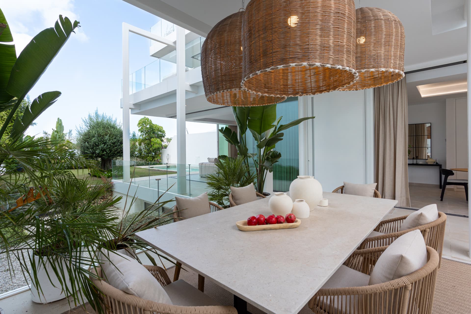 Luxury villa in Marbella ready to move in, Valdeolletas area, with private pool and sea views