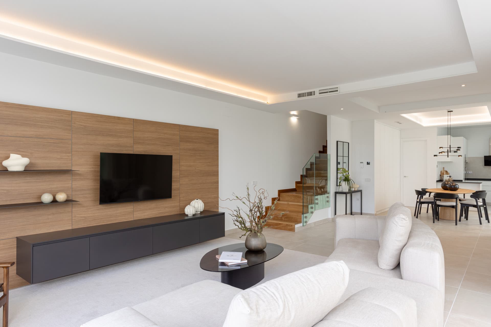 Luxury villa in Marbella ready to move in, Valdeolletas area, with private pool and sea views