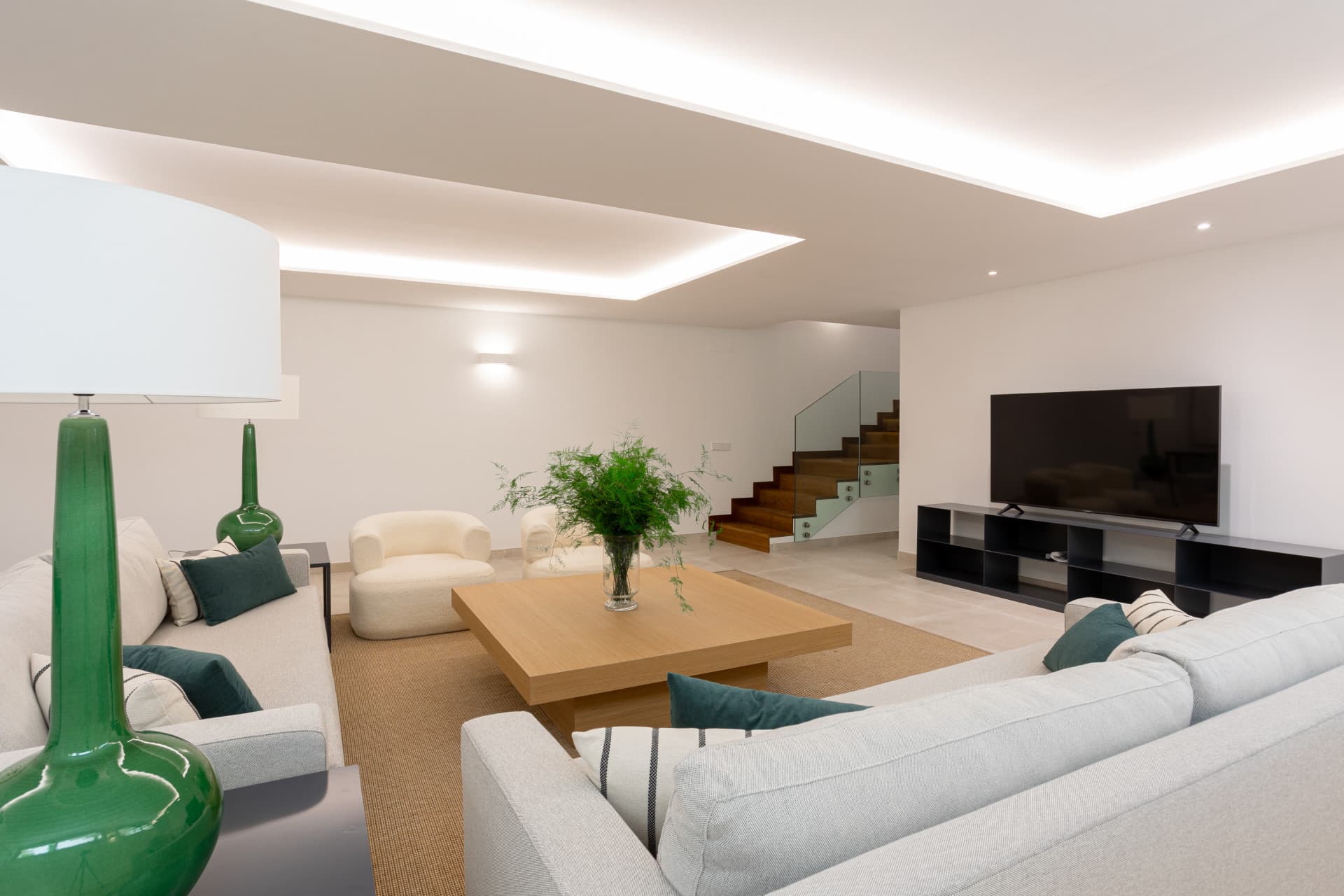 Luxury villa in Marbella ready to move in, Valdeolletas area, with private pool and sea views