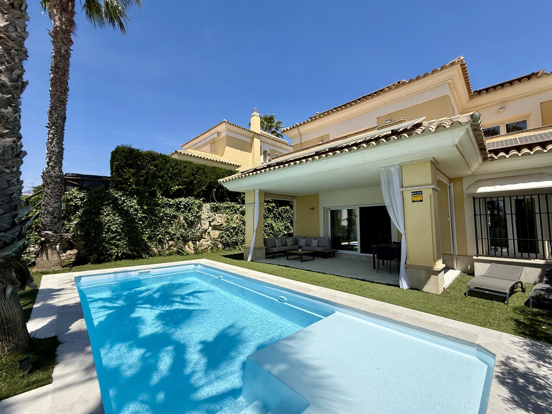 EXCLUSIVE TOWNHOUSE IN SANTA CLARA WITH OPEN VIEWS