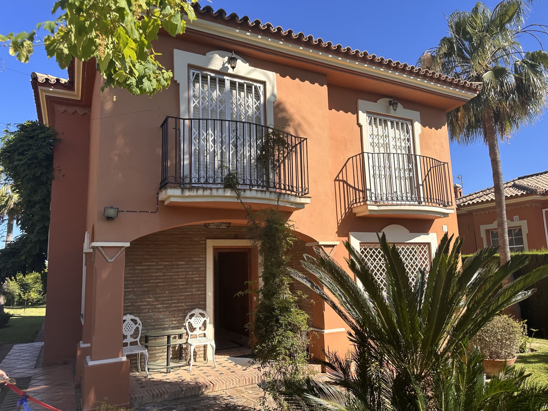 Vivienda unifamiliar de estilo Mediterráneo en urbanización en venta en Monte Biarritz