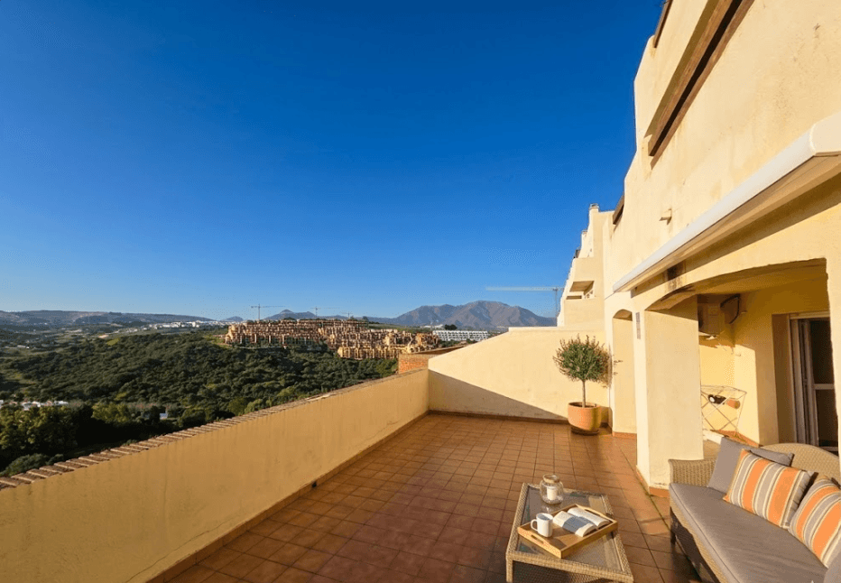 Bright duplex with large terraces and panoramic views, La Duquesa