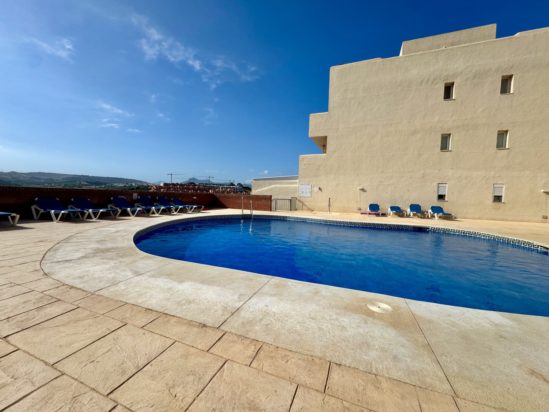 Bright duplex with large terraces and panoramic views, La Duquesa