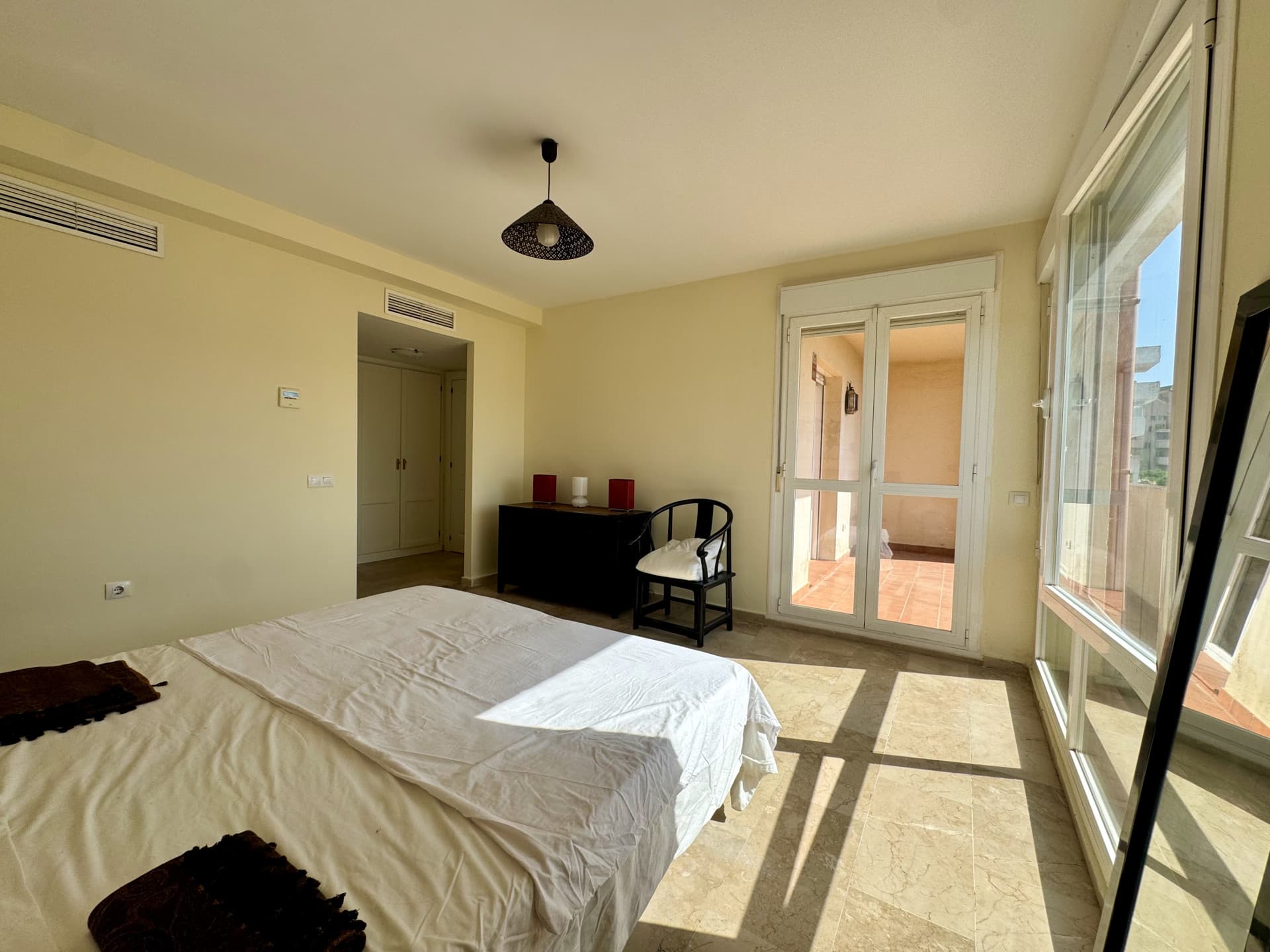 Bright duplex with large terraces and panoramic views, La Duquesa
