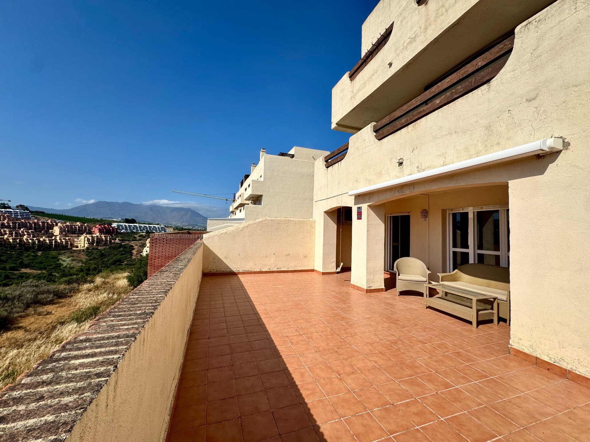 Bright duplex with large terraces and panoramic views, La Duquesa