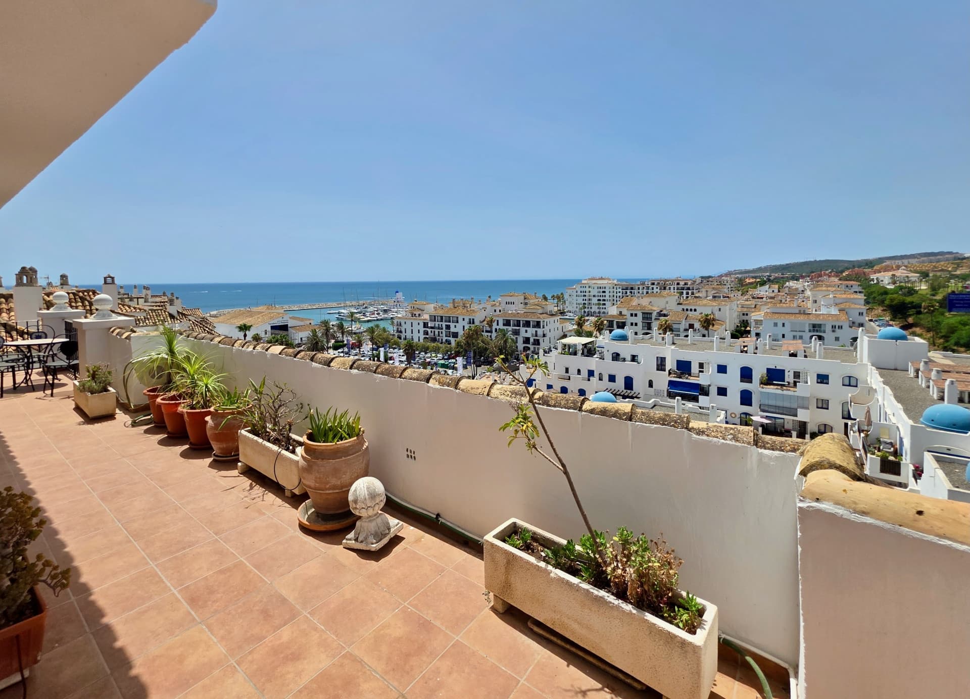 3-bed top-floor penthouse with sea and marina views, Puerto de la Duquesa