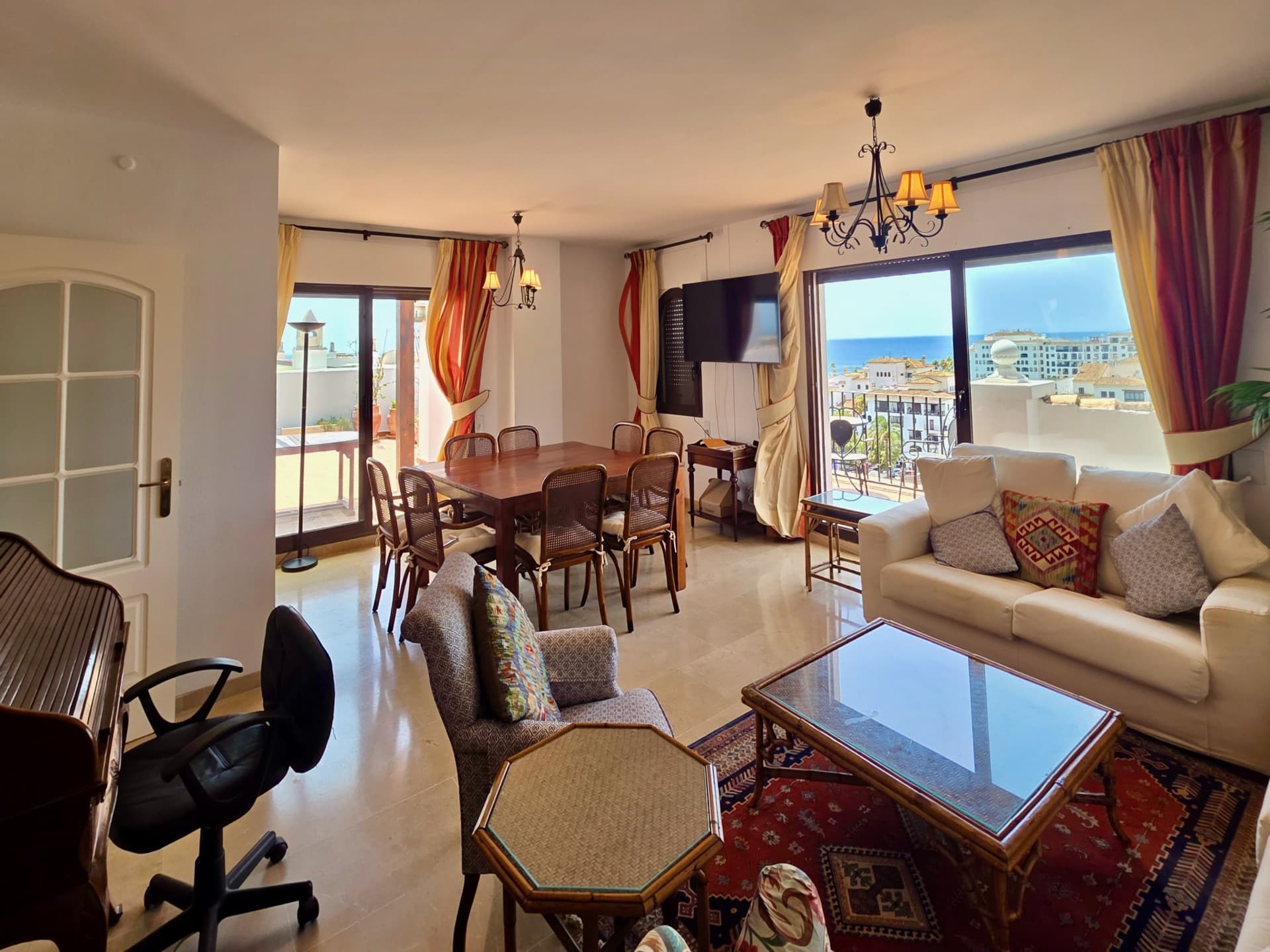 3-bed top-floor penthouse with sea and marina views, Puerto de la Duquesa