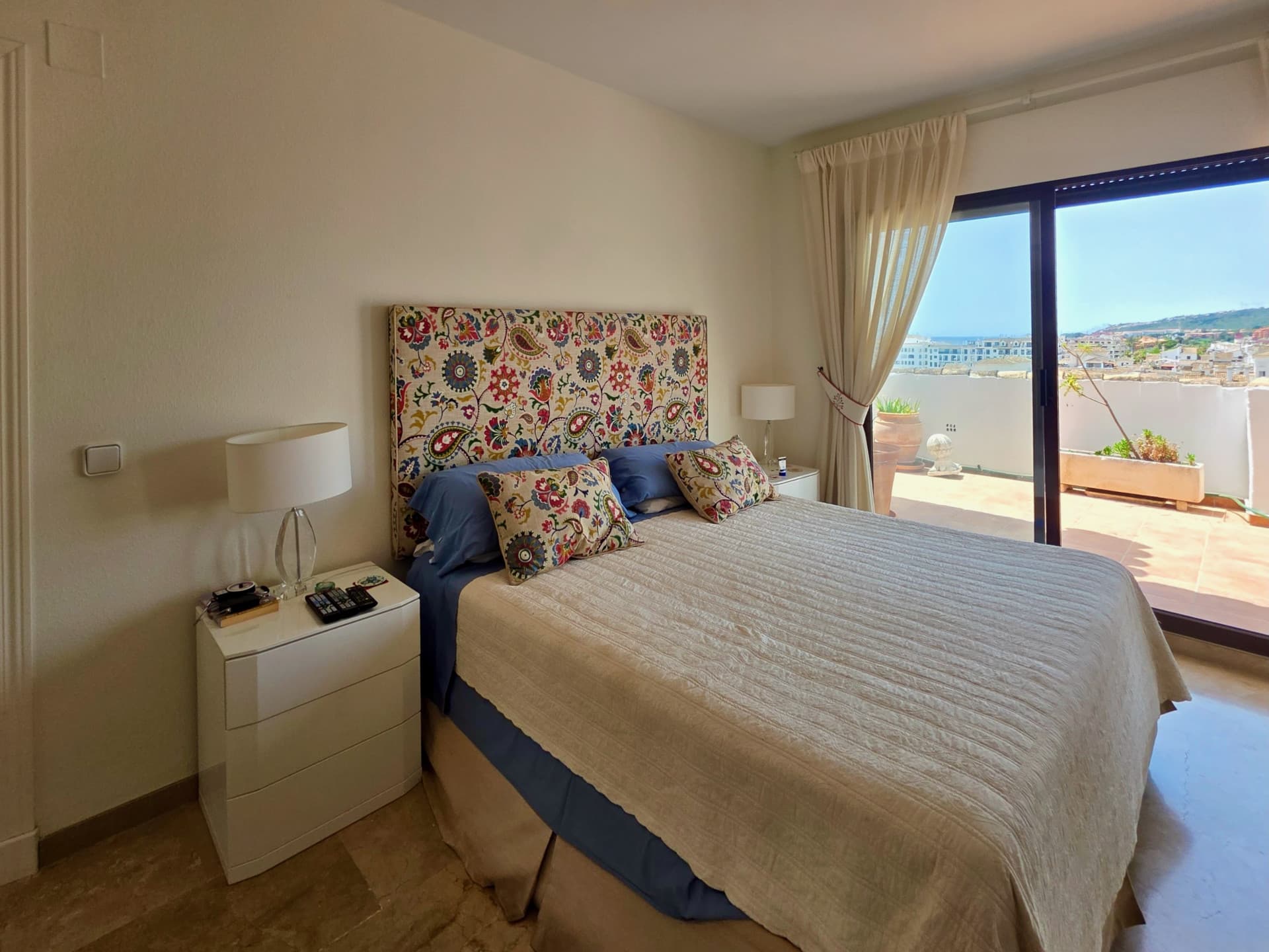 3-bed top-floor penthouse with sea and marina views, Puerto de la Duquesa