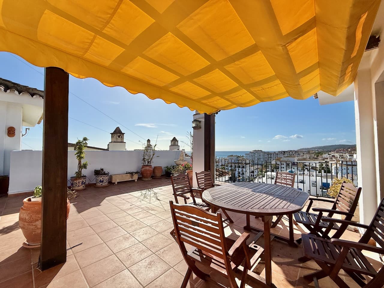 3-bed top-floor penthouse with sea and marina views, Puerto de la Duquesa