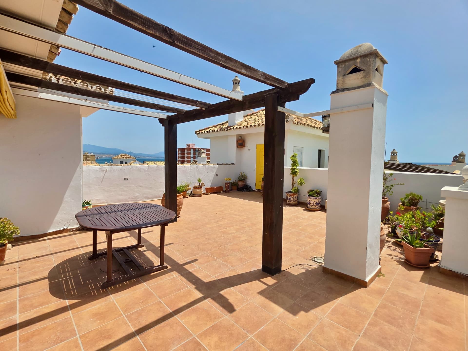 3-bed top-floor penthouse with sea and marina views, Puerto de la Duquesa