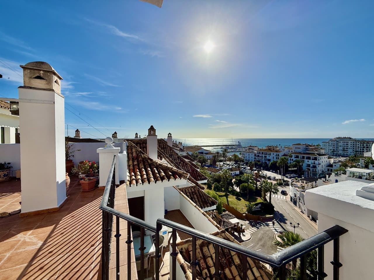 3-bed top-floor penthouse with sea and marina views, Puerto de la Duquesa