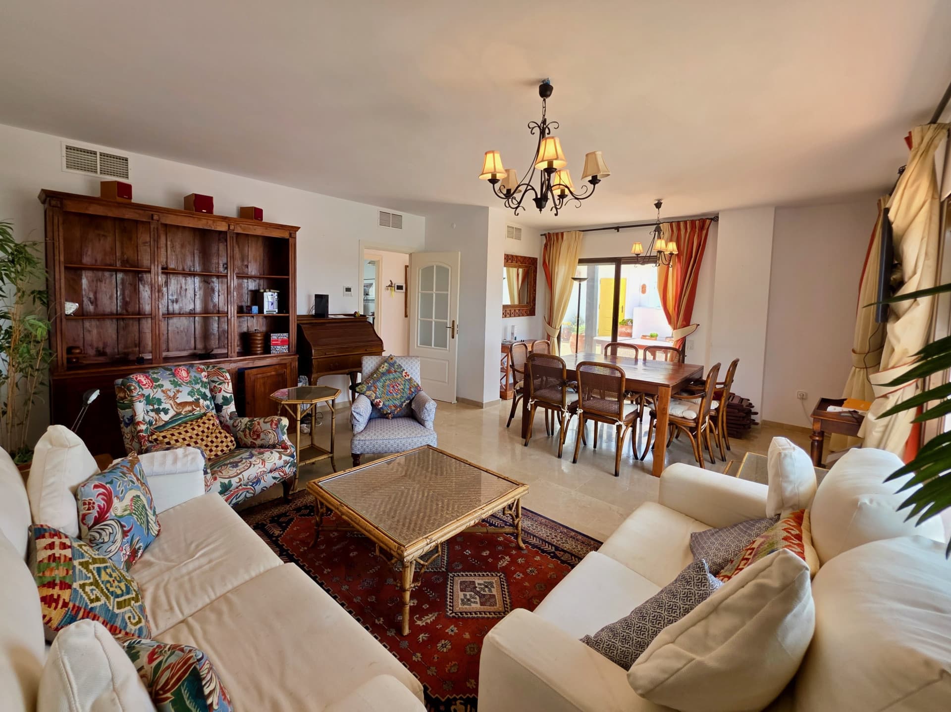 3-bed top-floor penthouse with sea and marina views, Puerto de la Duquesa