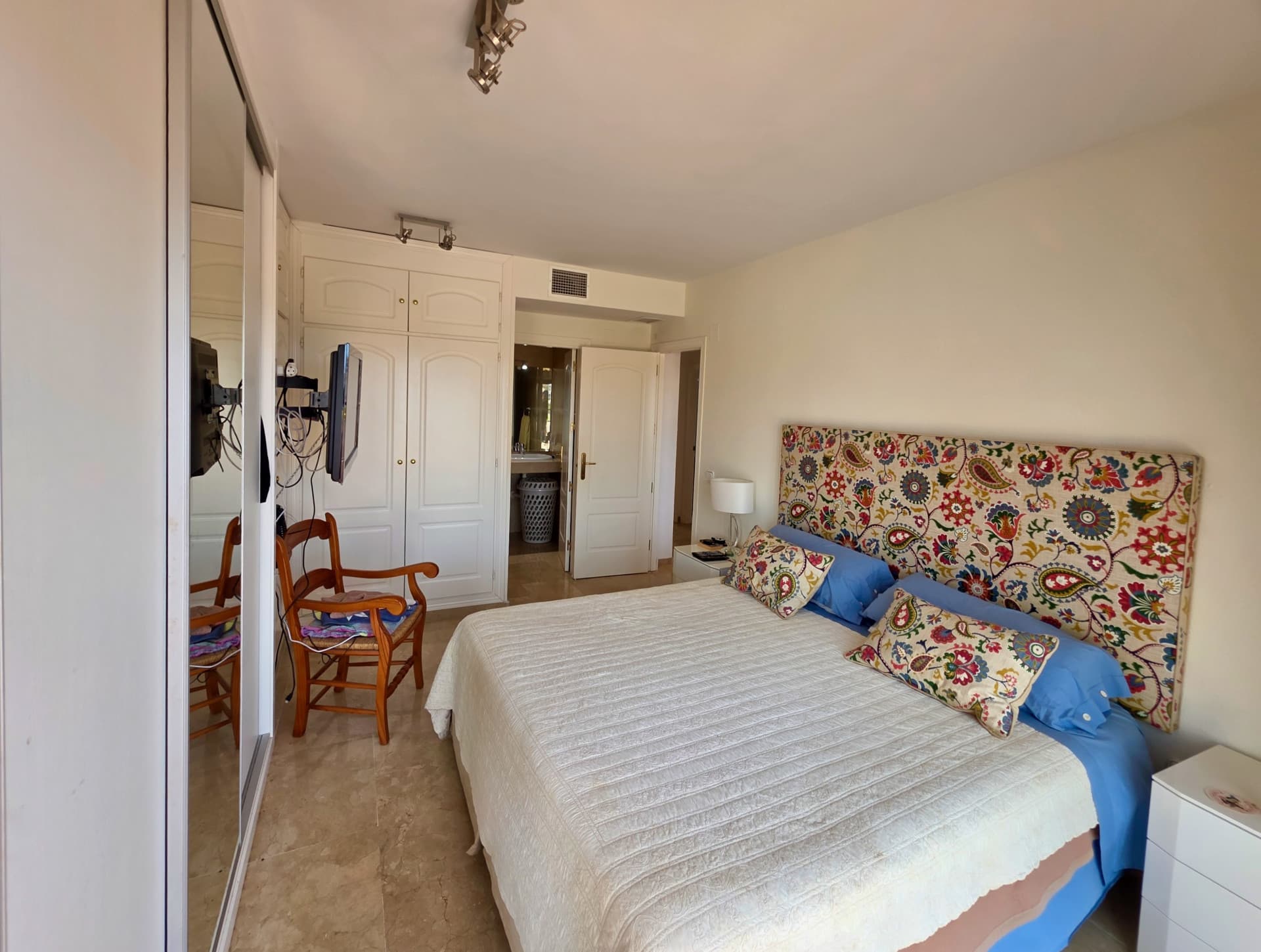 3-bed top-floor penthouse with sea and marina views, Puerto de la Duquesa