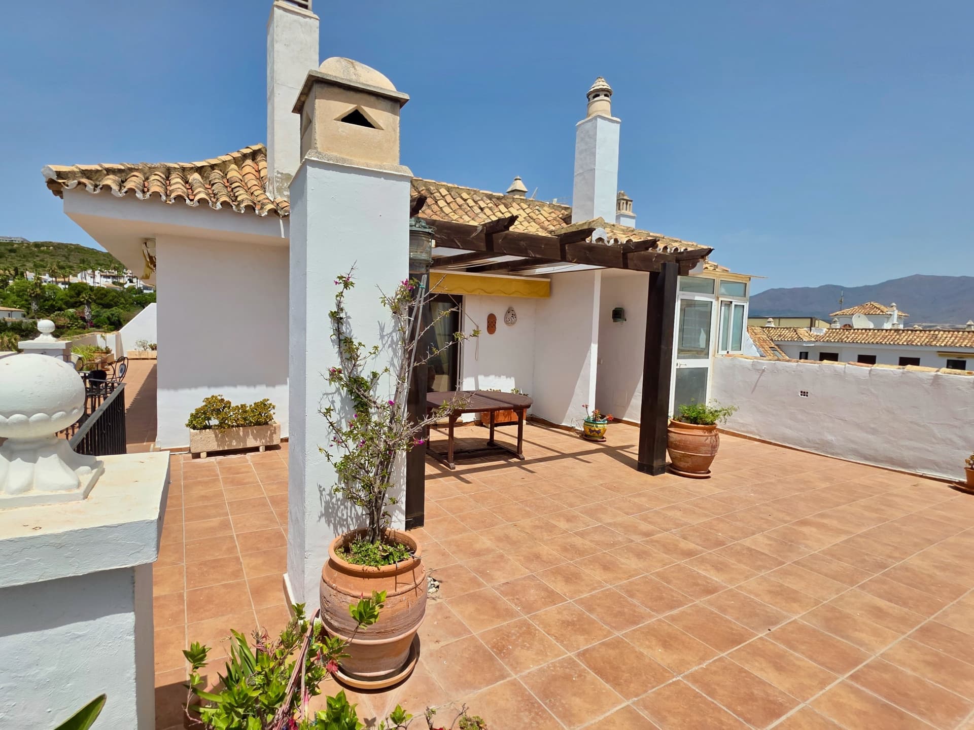 3-bed top-floor penthouse with sea and marina views, Puerto de la Duquesa