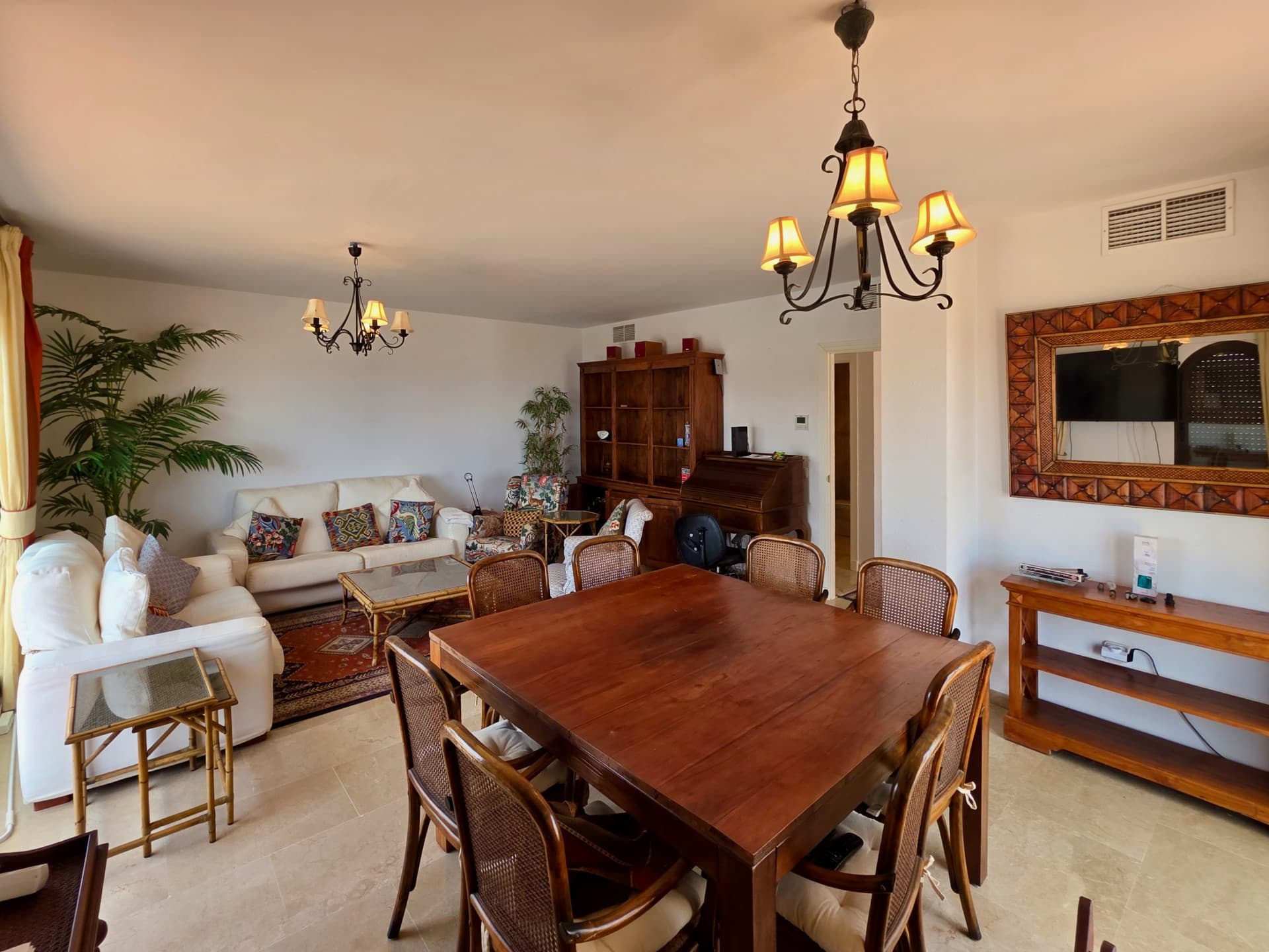 3-bed top-floor penthouse with sea and marina views, Puerto de la Duquesa