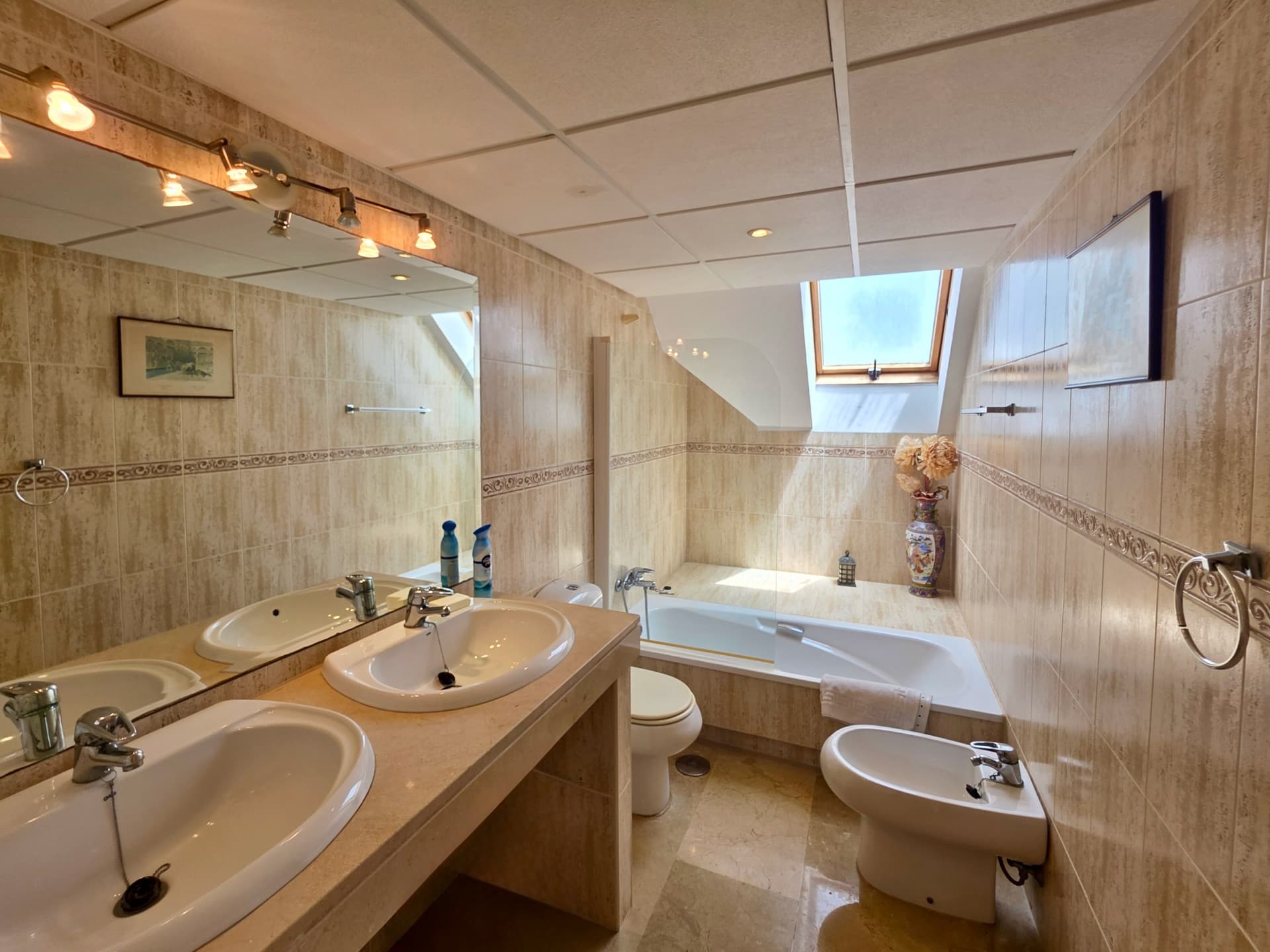 3-bed top-floor penthouse with sea and marina views, Puerto de la Duquesa