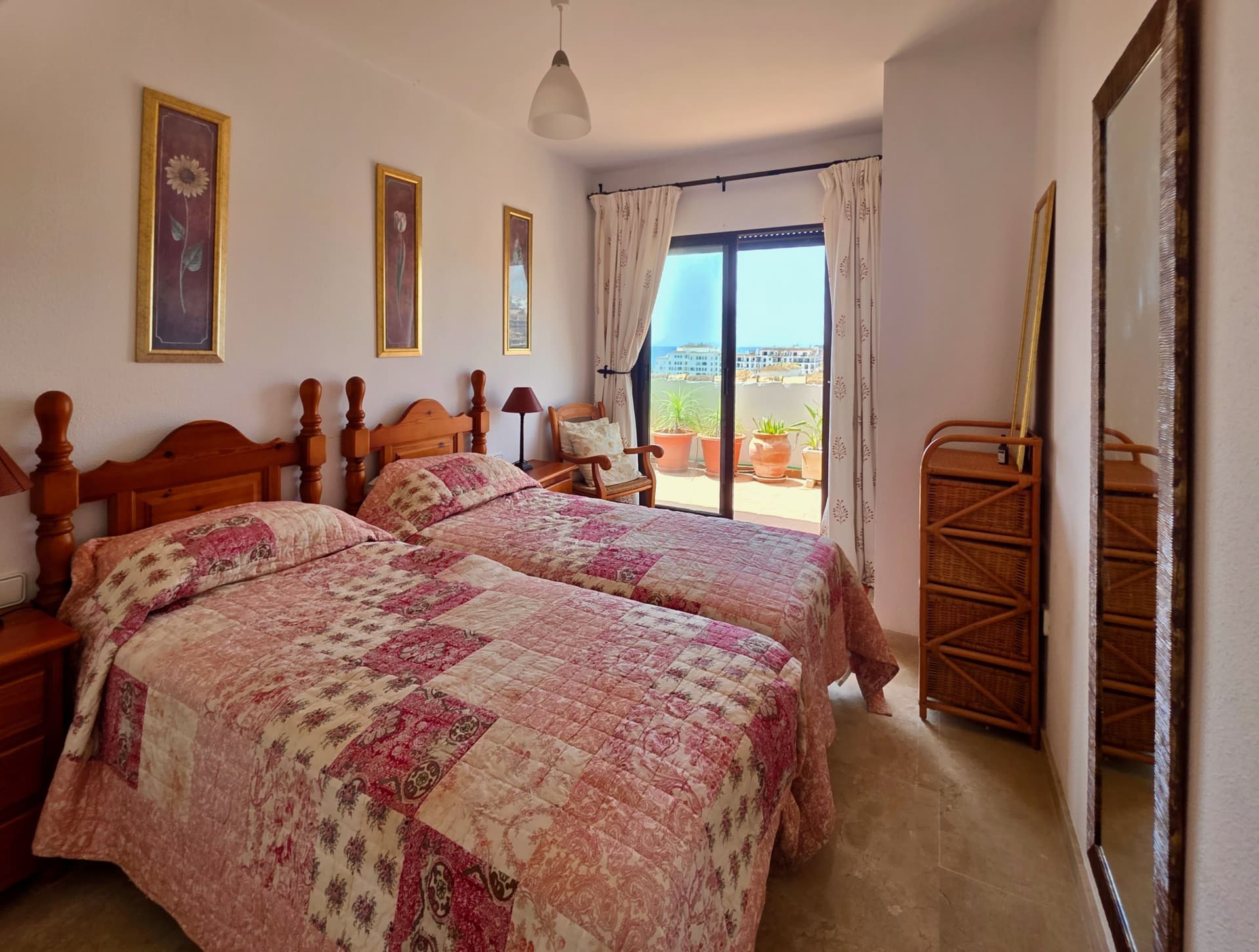 3-bed top-floor penthouse with sea and marina views, Puerto de la Duquesa