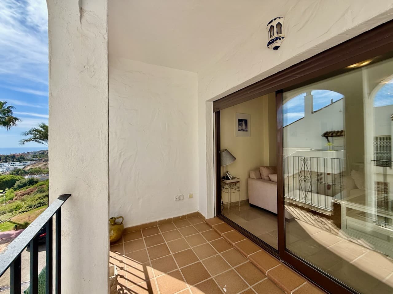 Spacious apartment with views over Duquesa Golf, close to the marina, Manilva