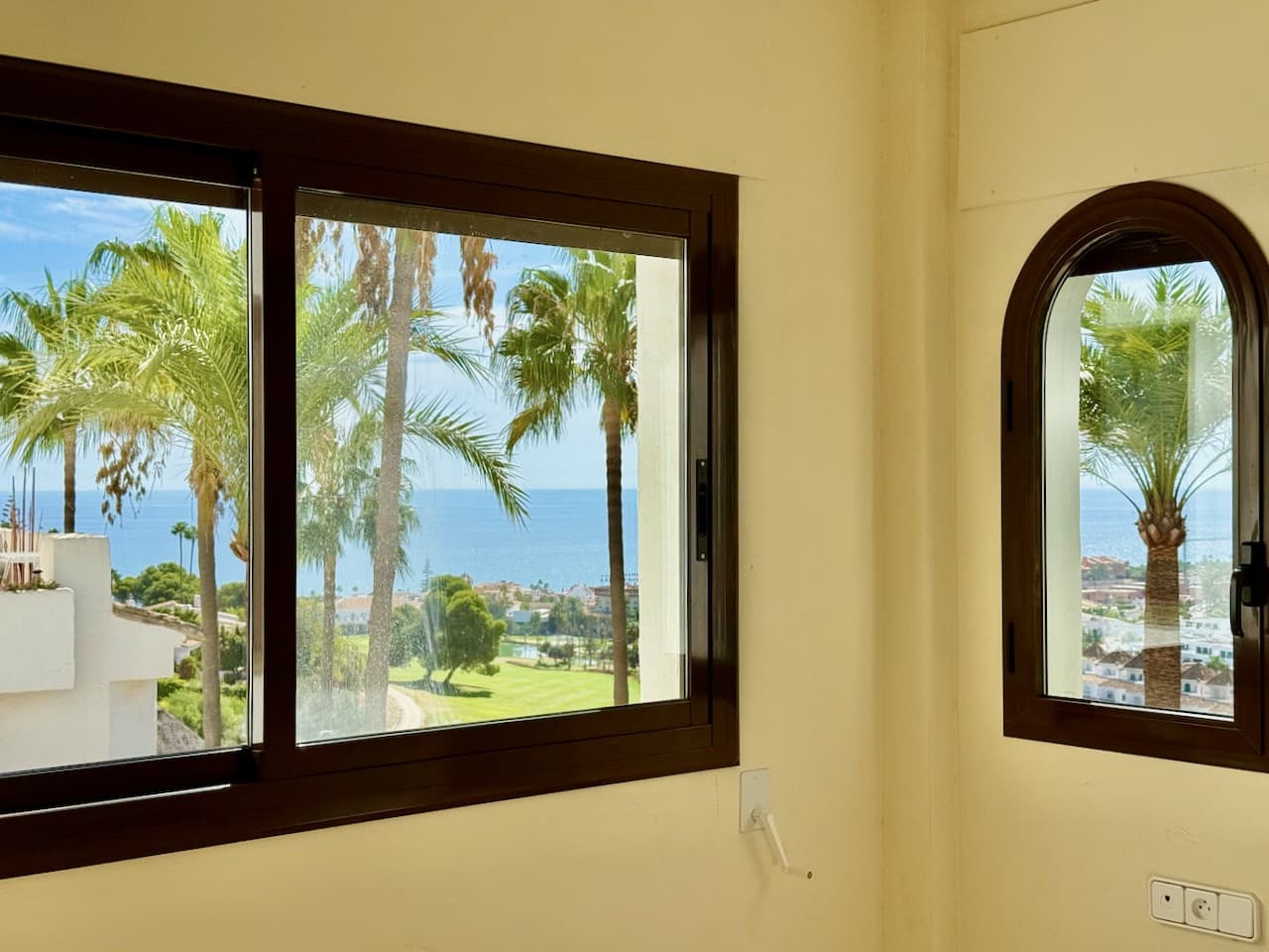 Spacious apartment with views over Duquesa Golf, close to the marina, Manilva